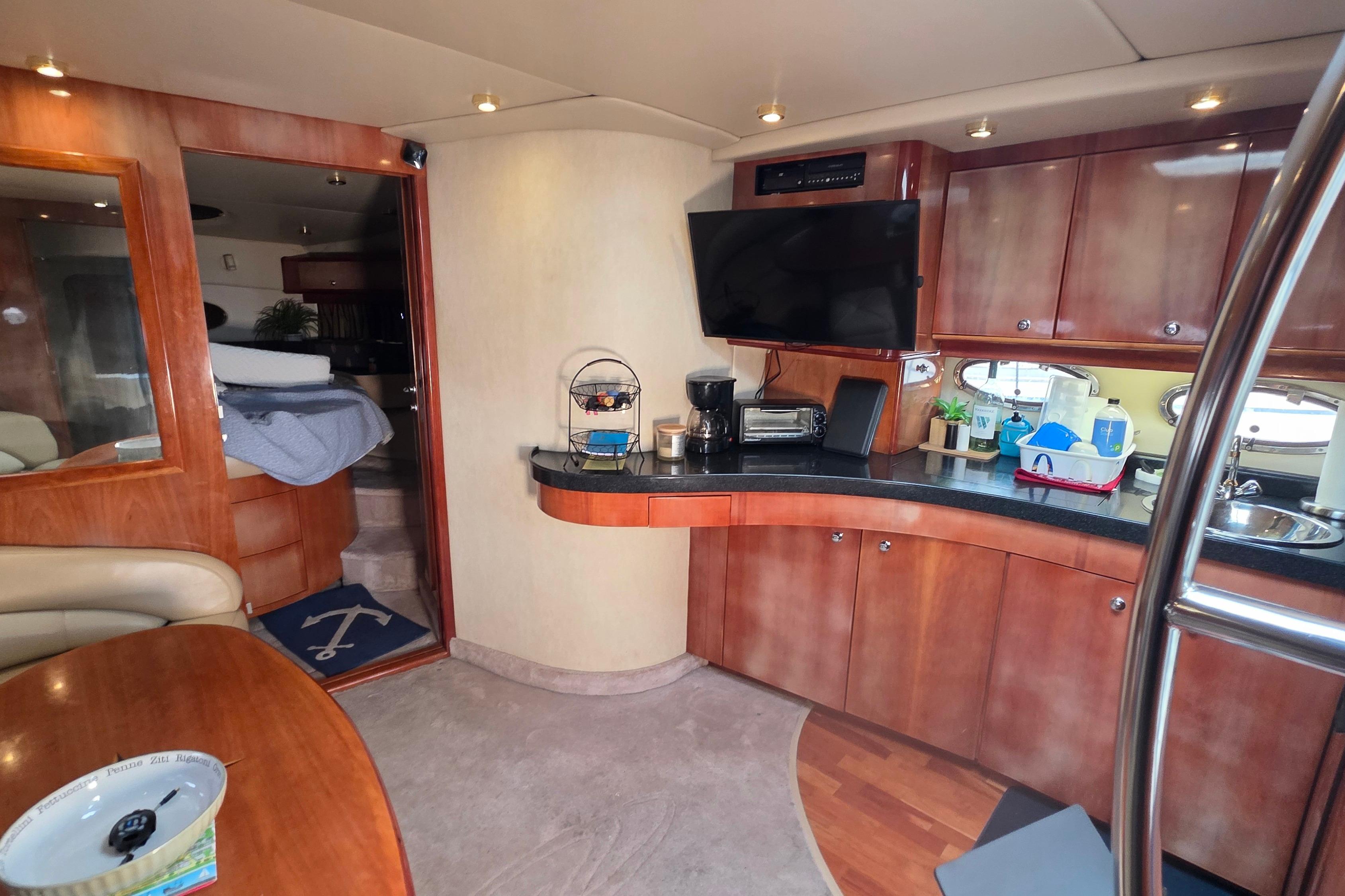 Luxurious 2002 Regal Commodore 4260 yacht interior with modern kitchen and cozy living space.