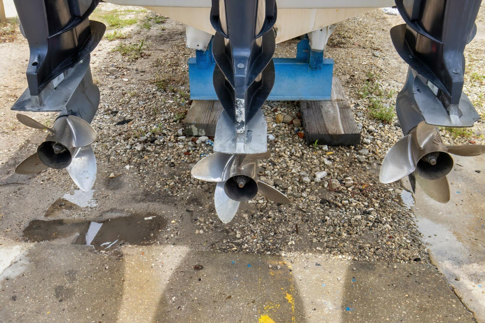 Triple outboard motors on a 2005 Donzi 35 ZF Cuddy boat.