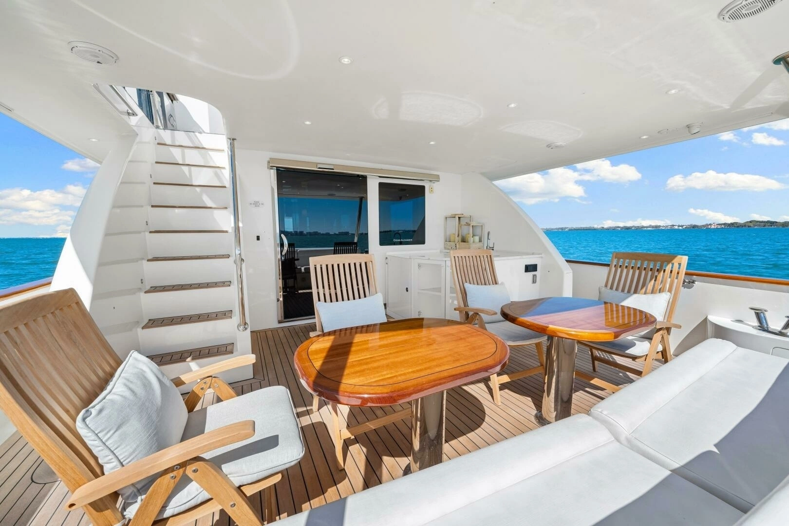 2010 Ocean Alexander 83 Motor Yacht - Image 6