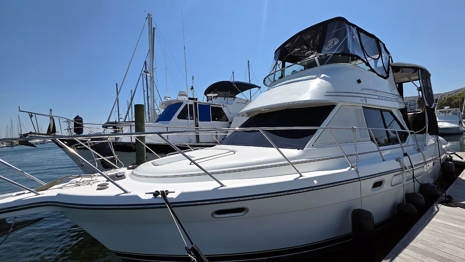 1999 Bayliner 4087 Cockpit MY