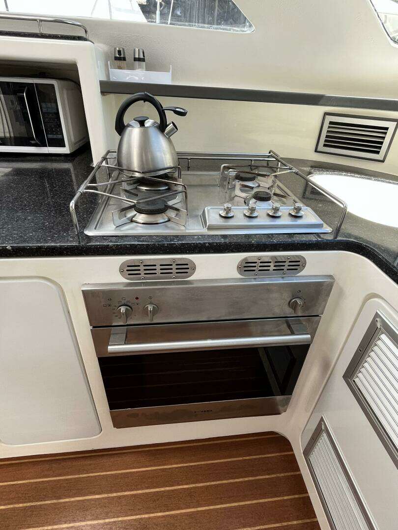 2013 Voyage Yachts 520 - Image 40