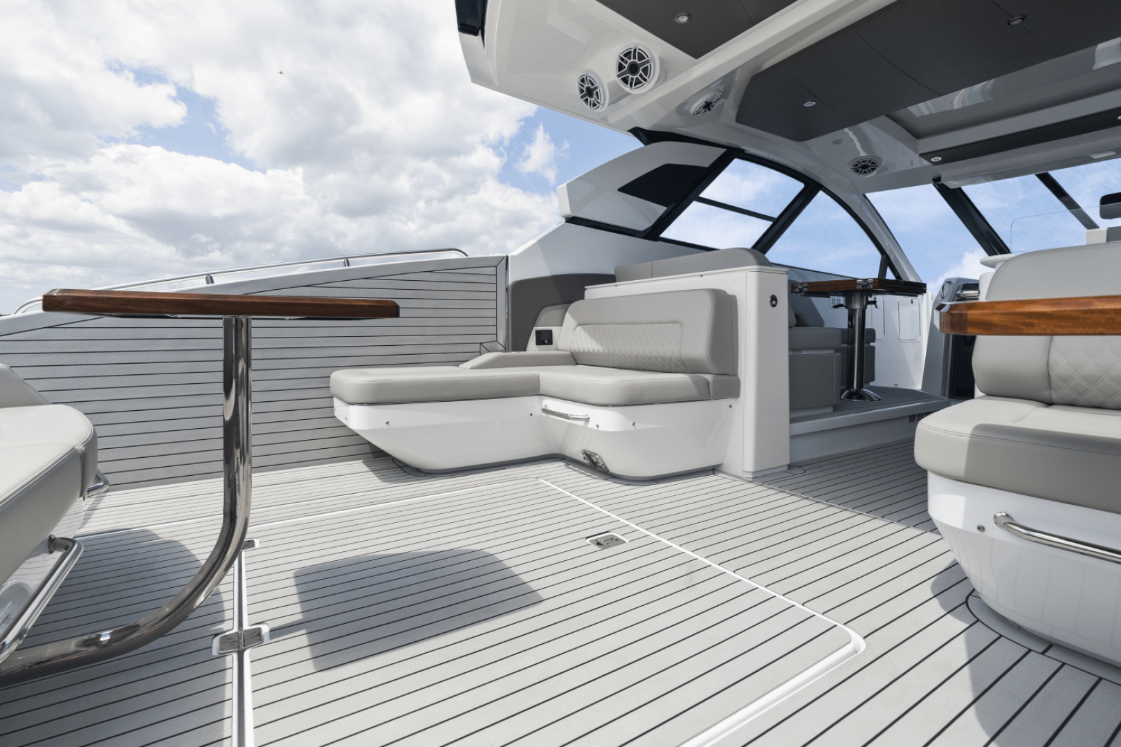 2026 Cruisers Yachts 50GLS OB - Image 55