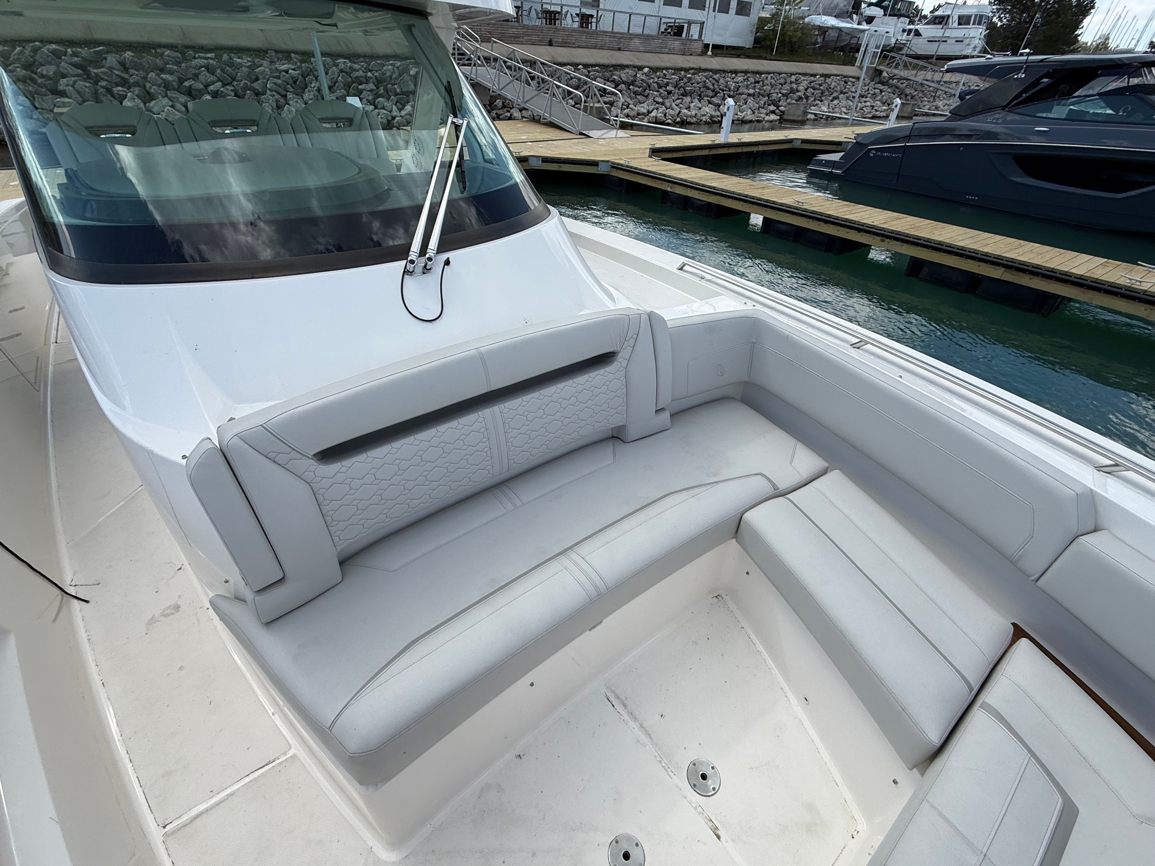 2024 Tiara Yachts 38 LS - 27