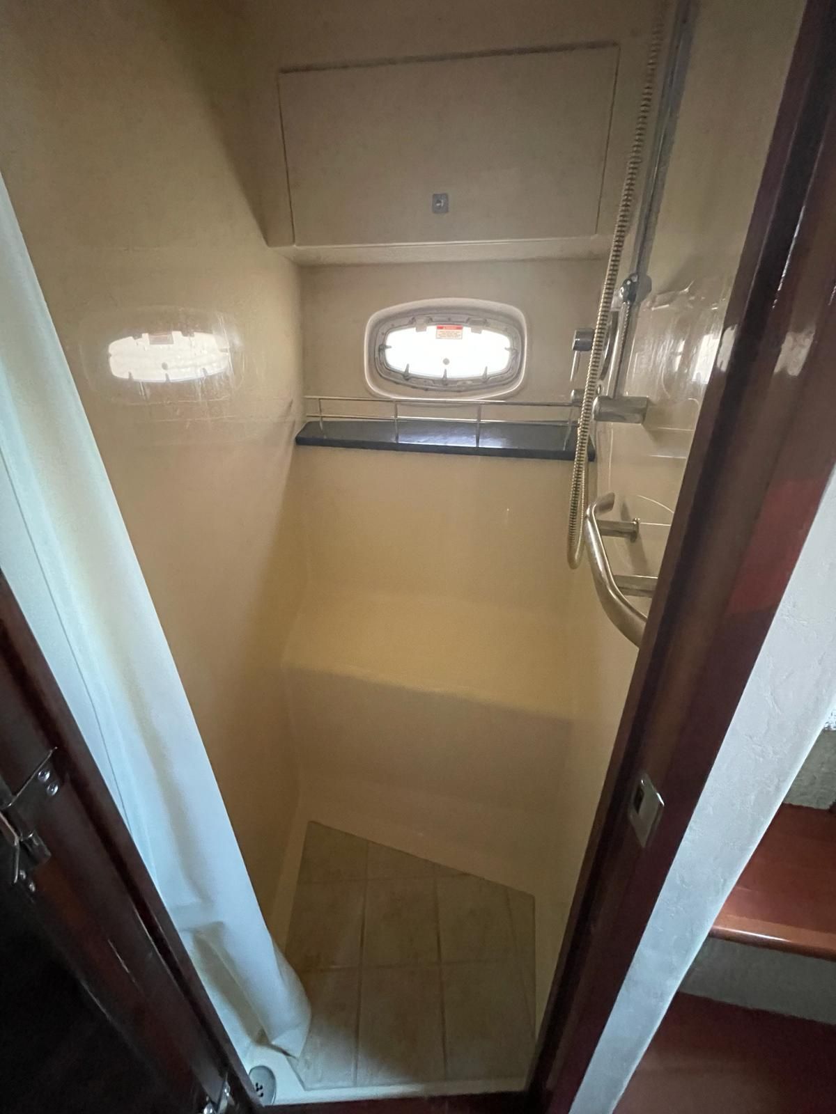 Shower cabin in a 2010 Sea Ray 450 yacht.