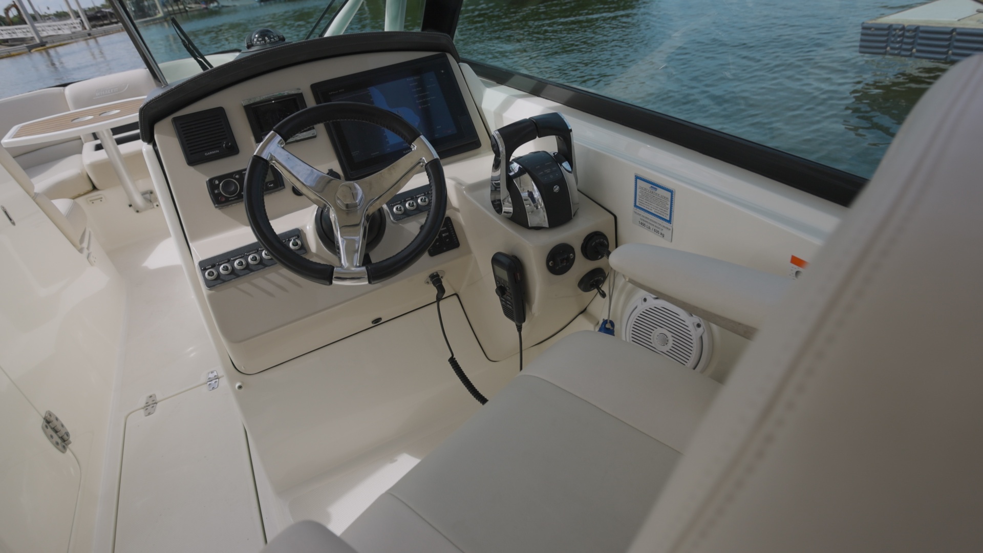 2014 Boston Whaler Vantage - Image 11