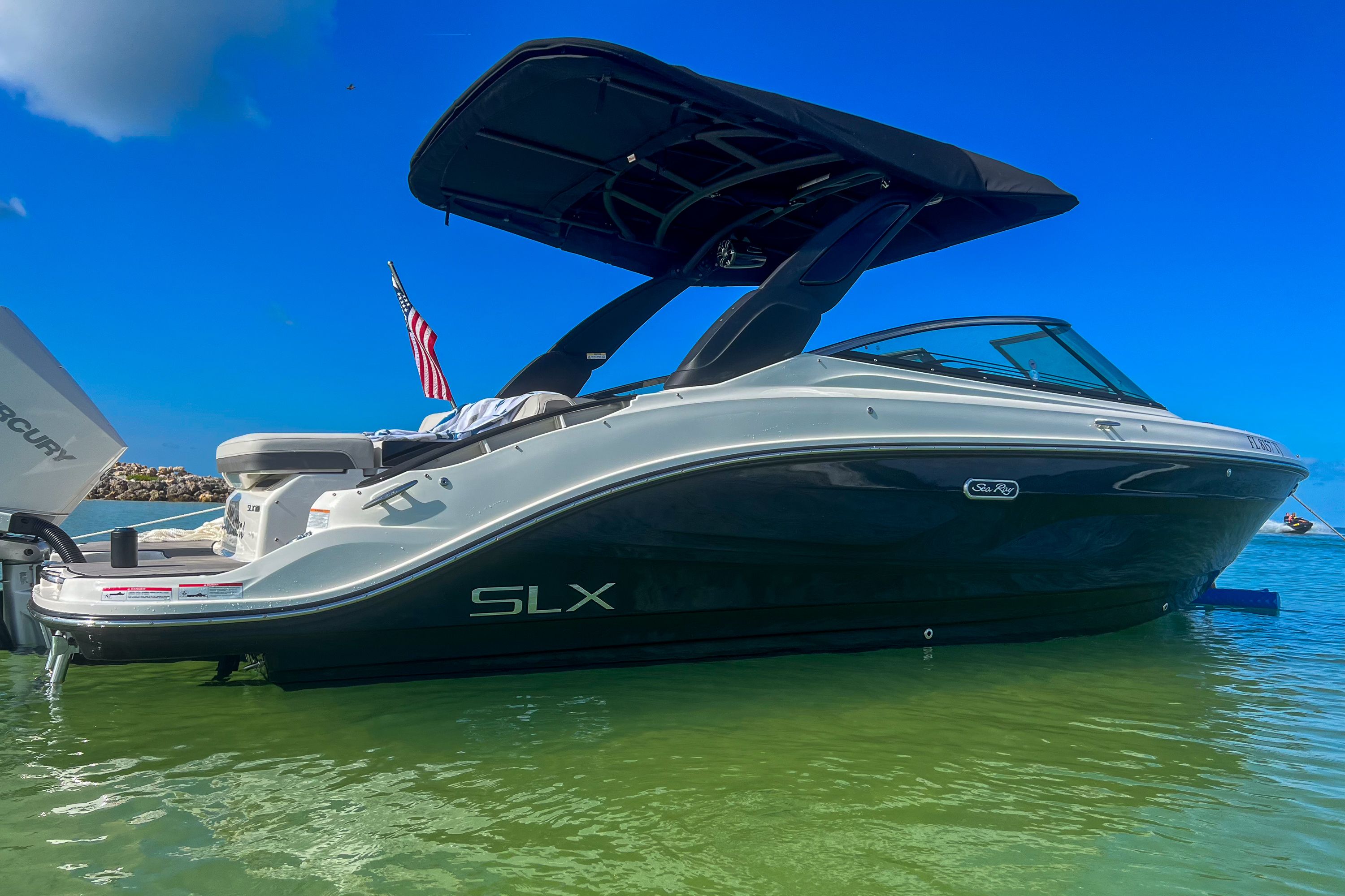 2023 Sea Ray SLX 260 Outboard