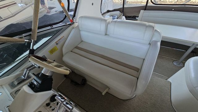 1996 Cruisers Yachts 3570 Esprit - 11