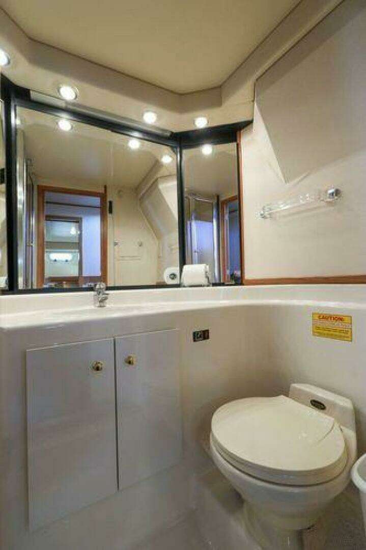 1998 Bayliner 4788 - Image 33