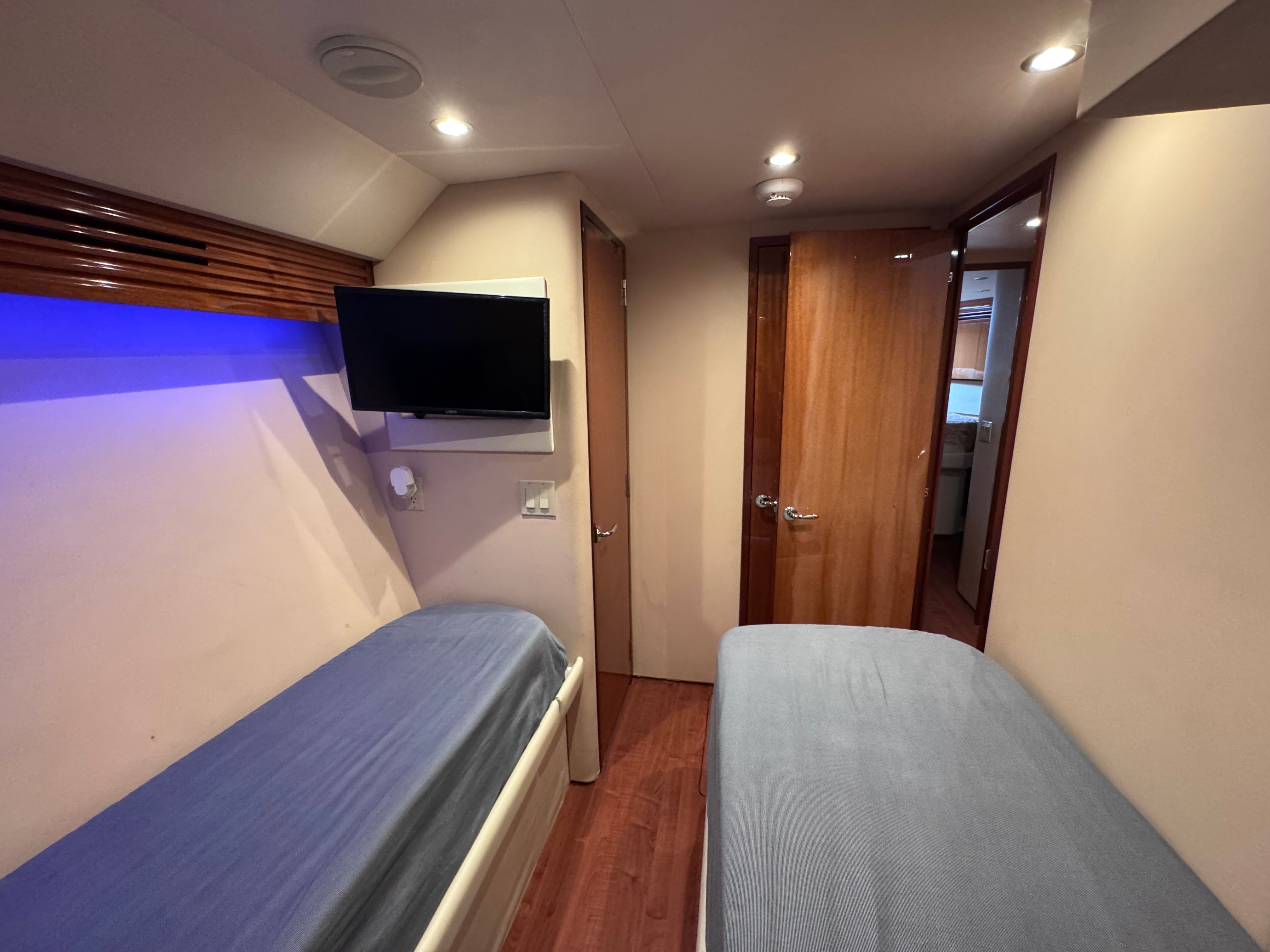 2006 Hatteras 64 Motor Yacht - 55