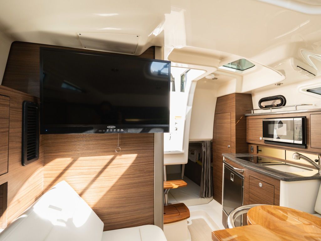 2020 Boston Whaler 325 CONQUEST PH - 18