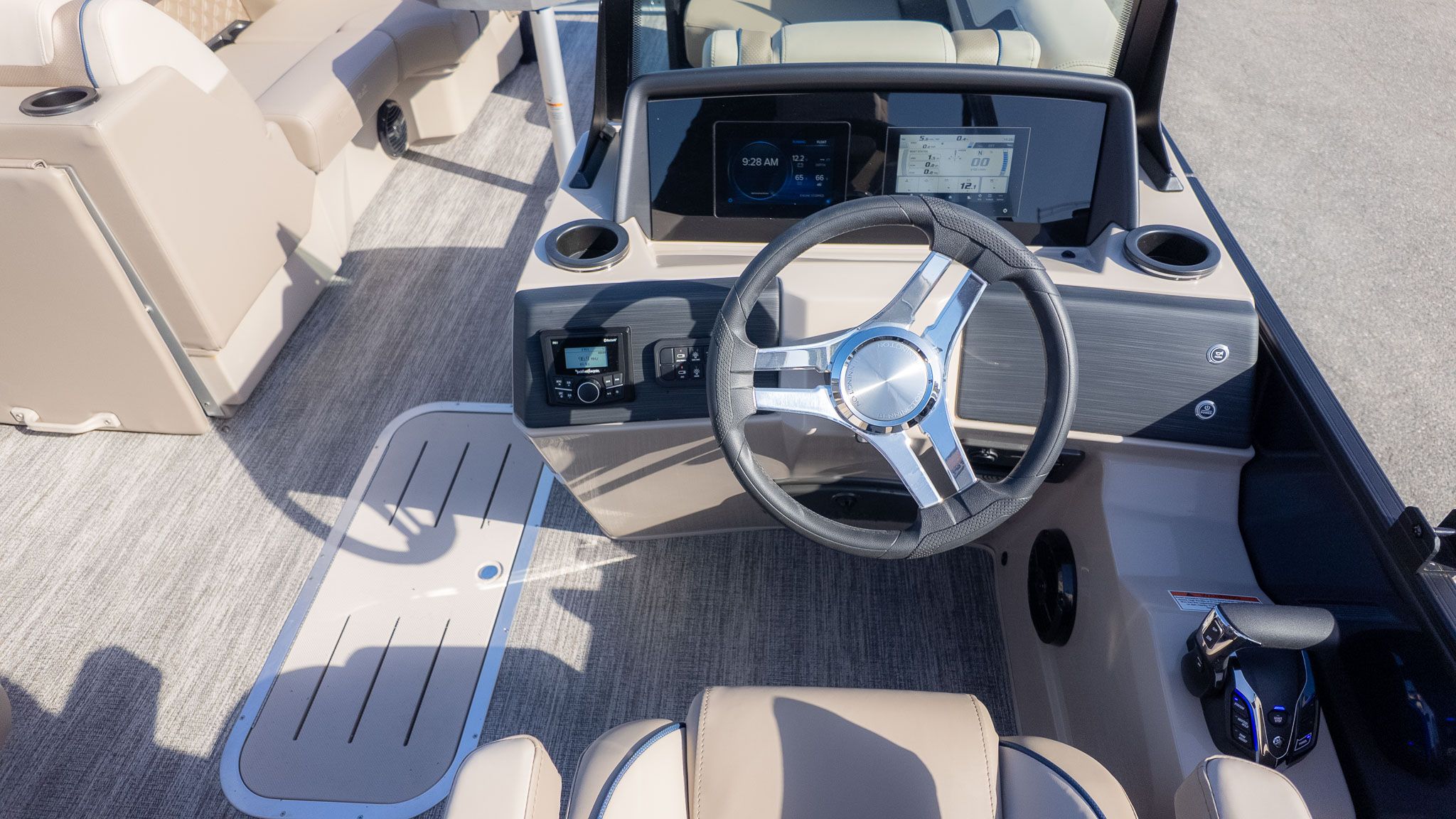 2026 Bennington 22 S STERN RADIUS - 19