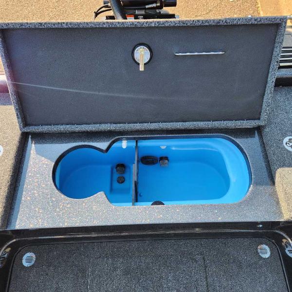2024 Nitro ZV20 Pro livewell compartment with open lid and blue interior.