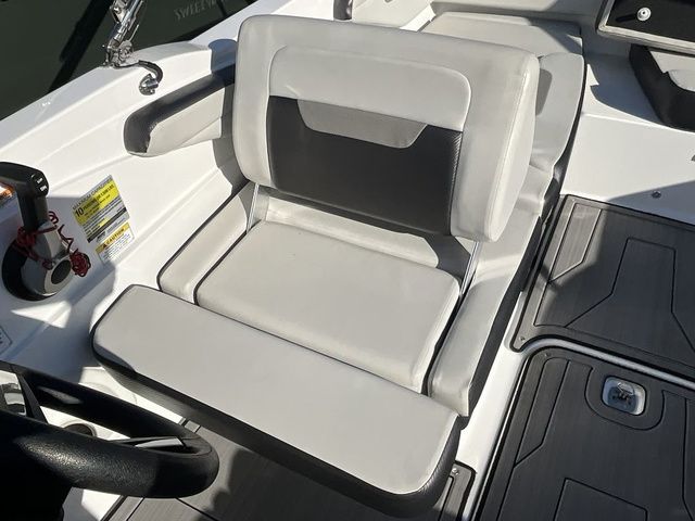 2023 Hurricane SunDeck Sport 205 OB - 24