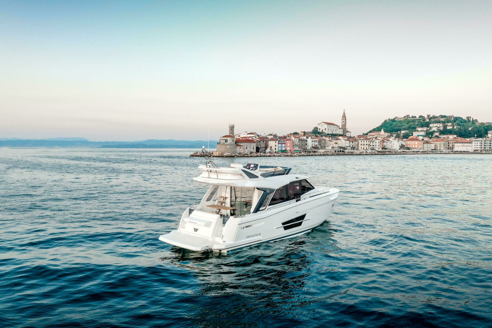 2024 Greenline 45 Fly Hybrid - Image 4