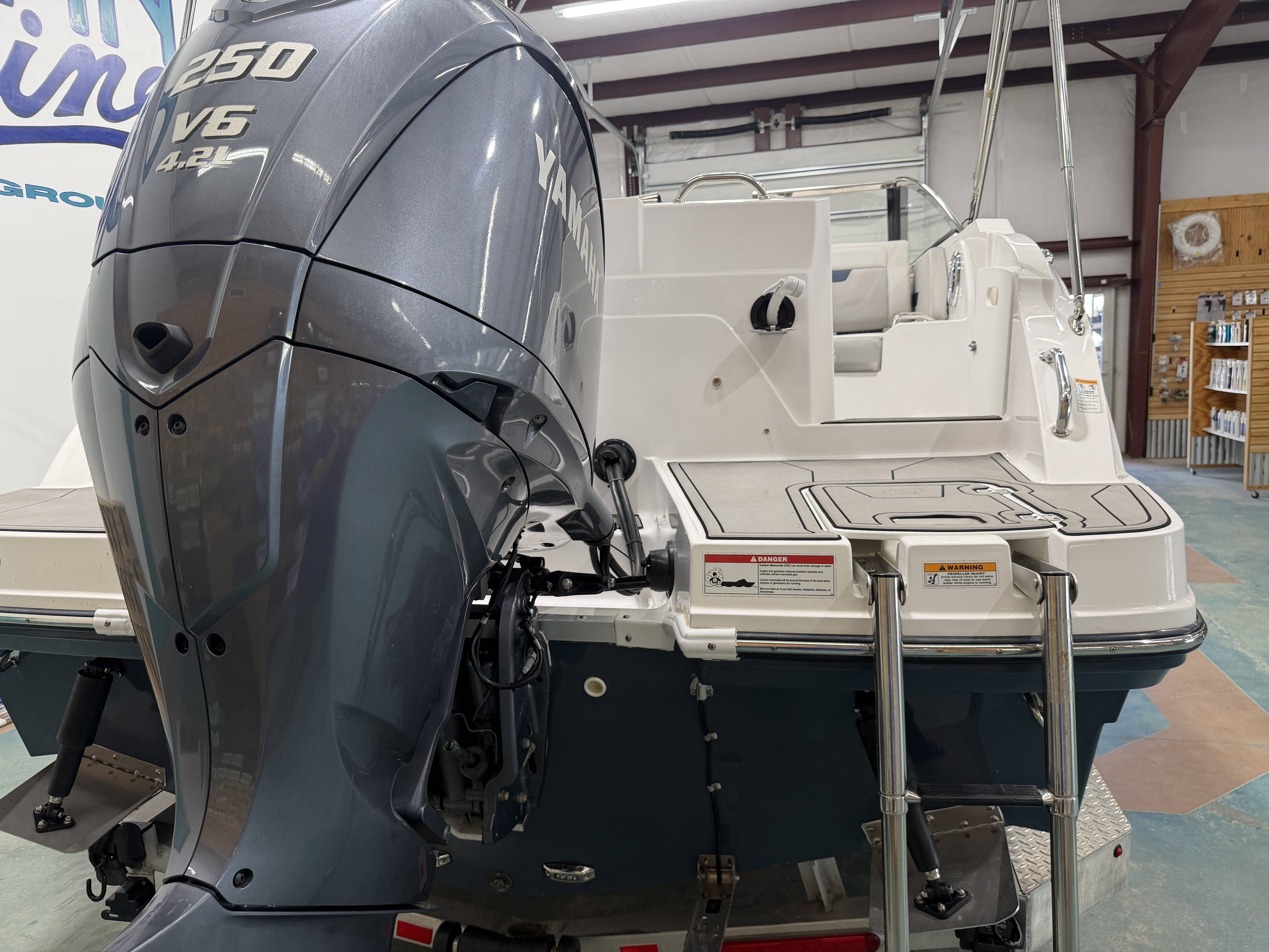 2023 Hurricane SunDeck 235 OB - 11