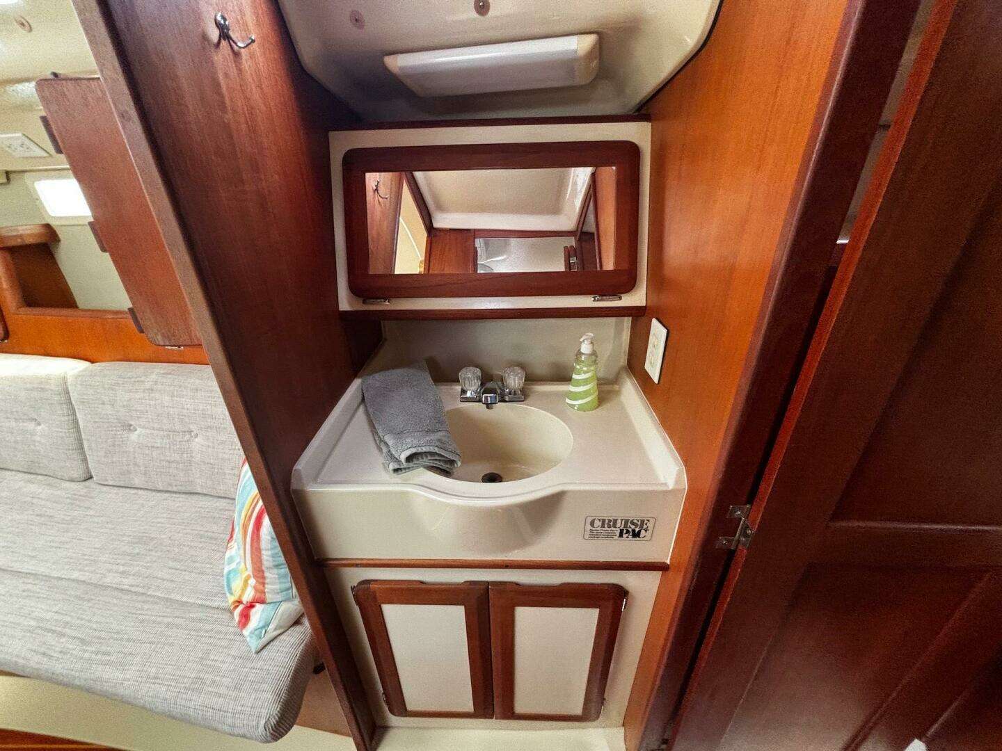 1993 Hunter 33.5 - Image 25
