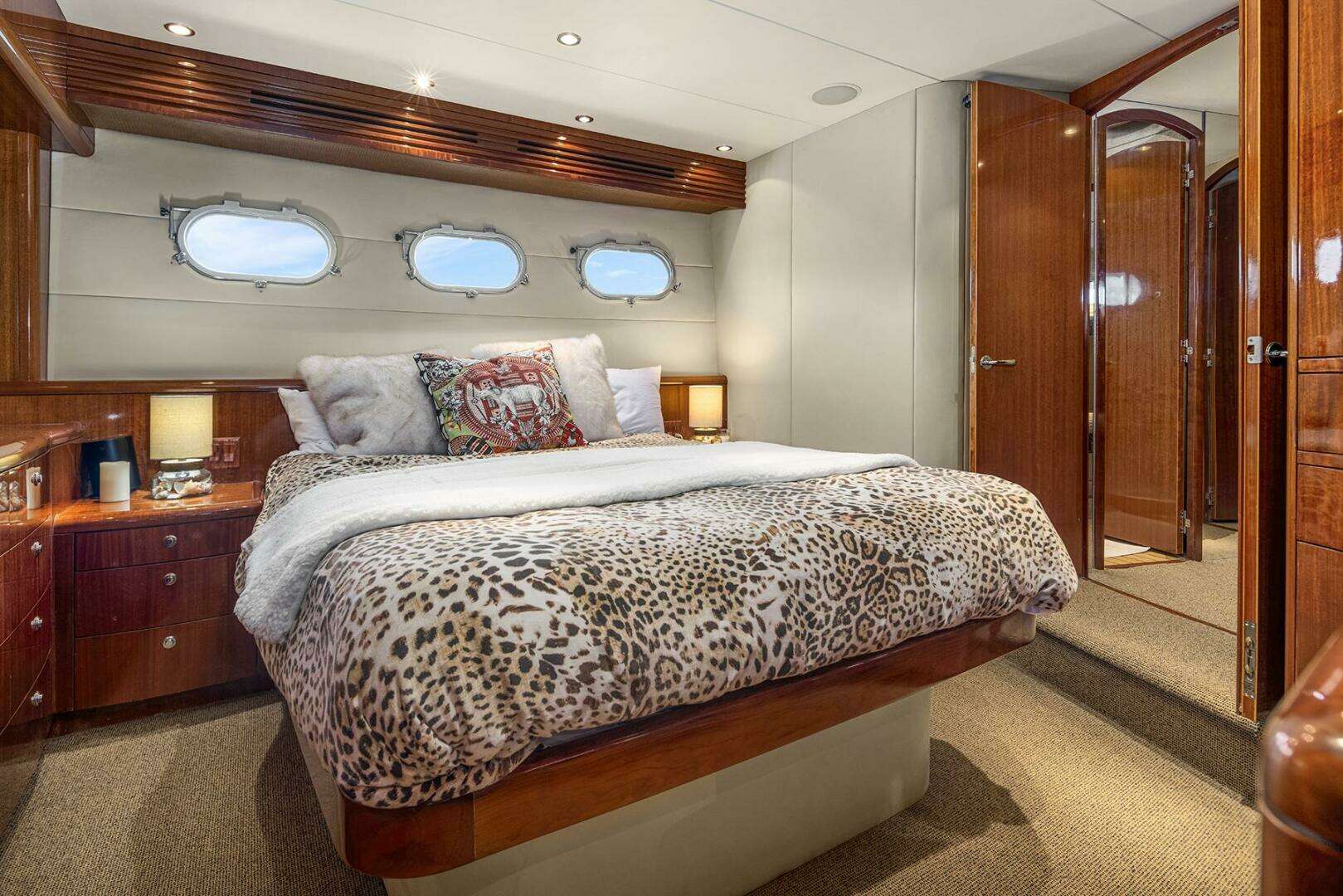 2001 Hatteras Cockpit Motoryacht - Image 11