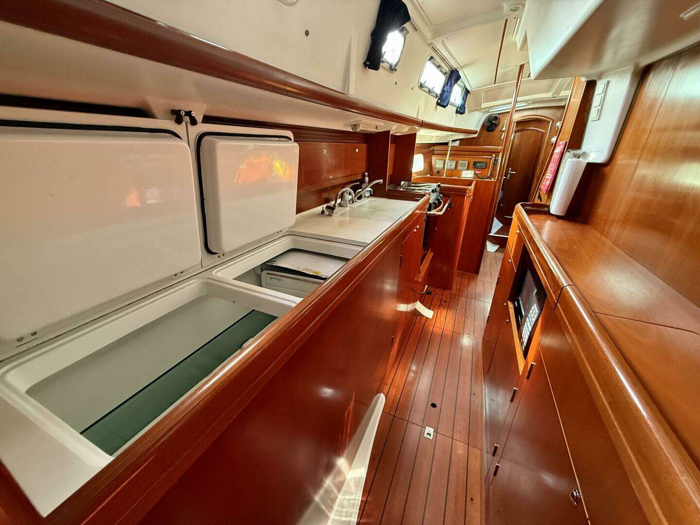 2003 Beneteau — - Image 37