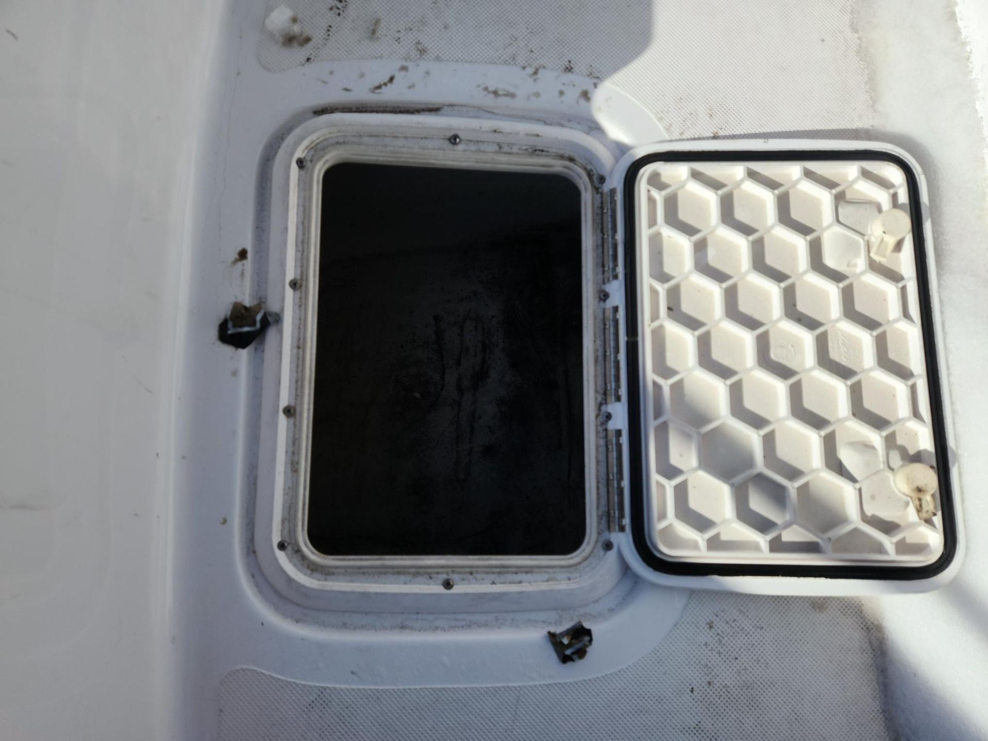 2008 Pro-Line 2000 CENTER CONSOLE - 12