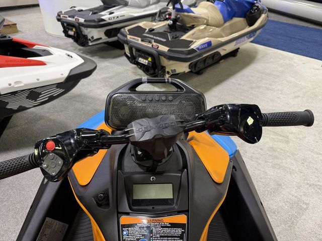 2026 Sea-Doo SparkTrixx For 3 Rotax 900 ACE - 90 Ibr And Aud - 8