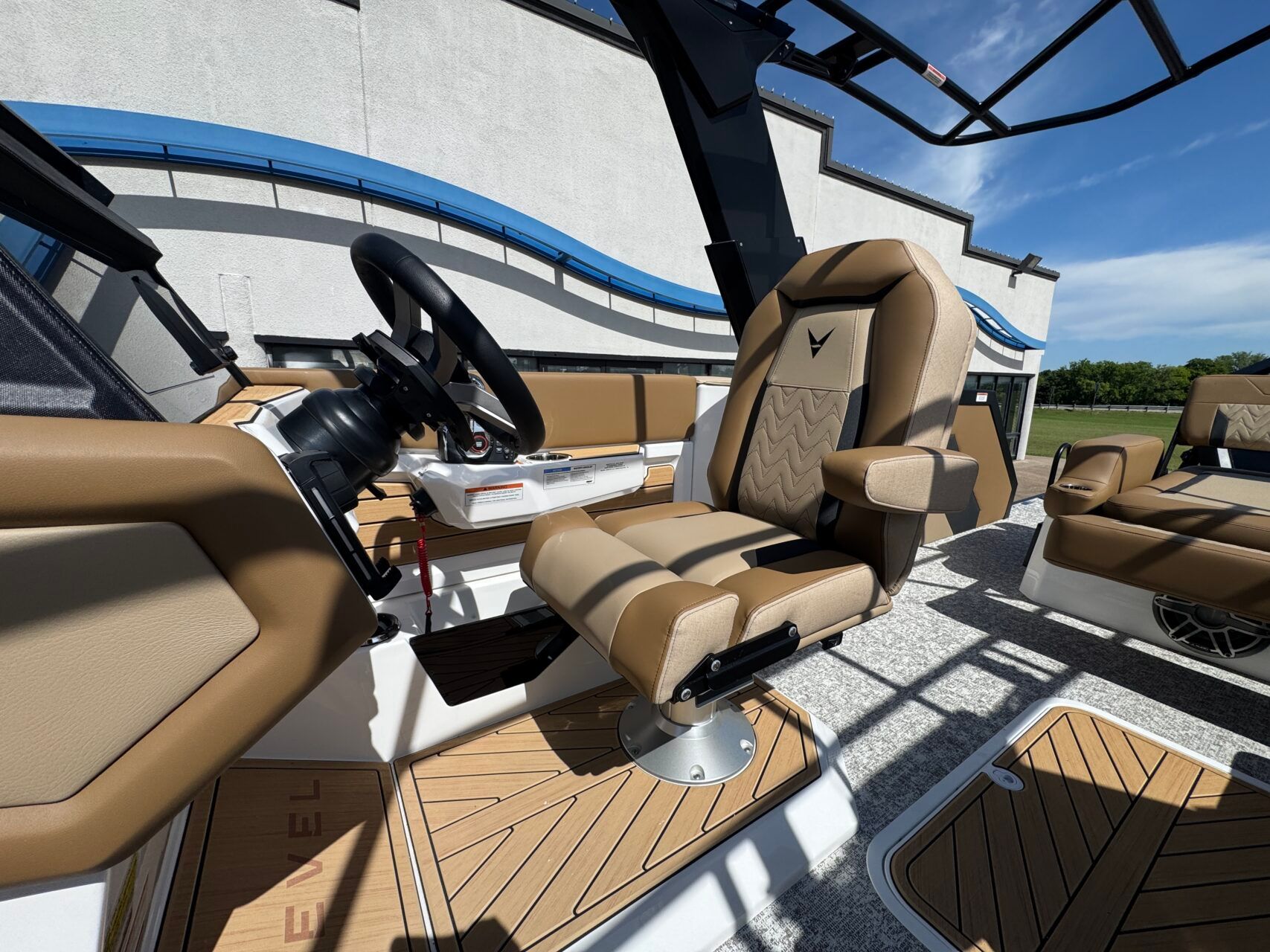 2026 Revel RS25L - 13