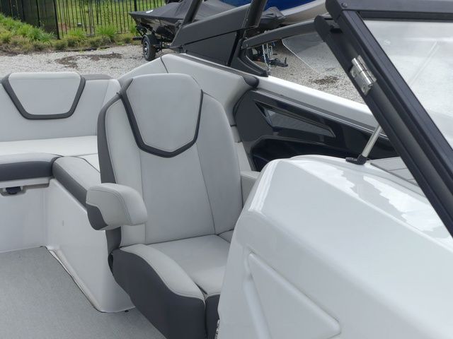 2022 Yamaha Boats AR250 - 16