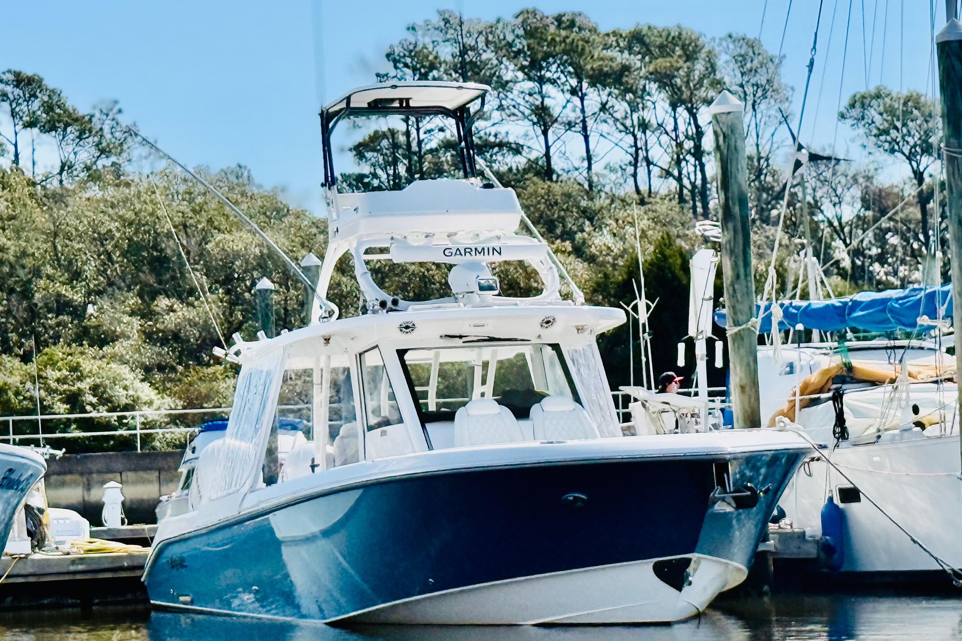 2021 Everglades 395 Center Console