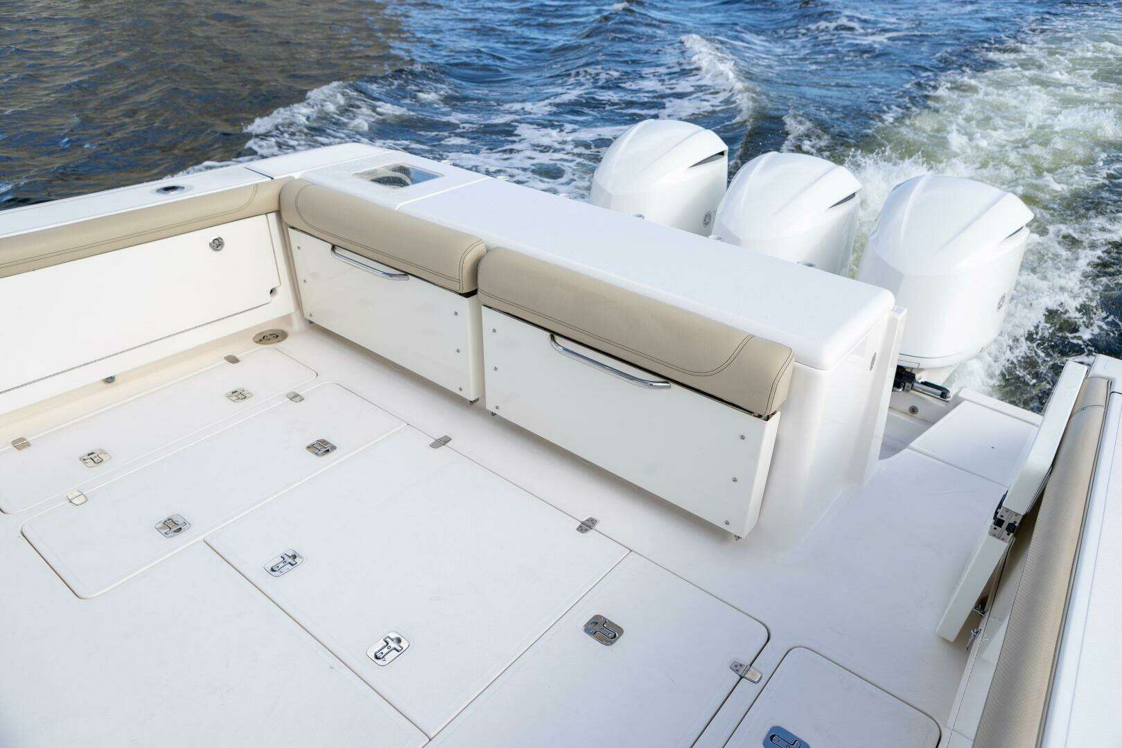 2018 Pursuit OS 385 - Image 24