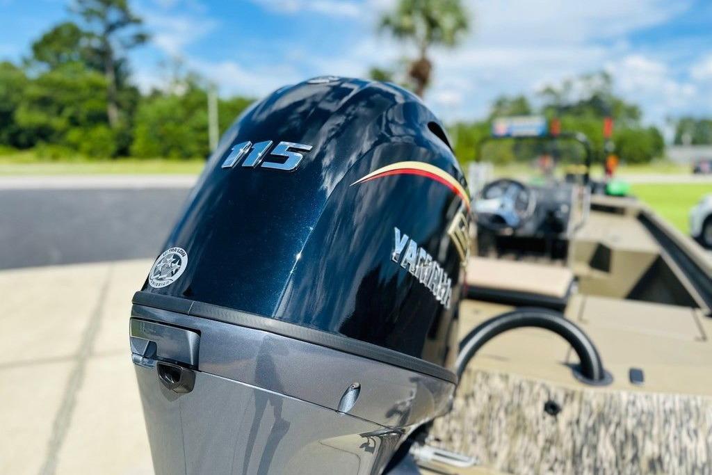 Outboard motor on a boat, featuring Yamaha branding and "115" model number.