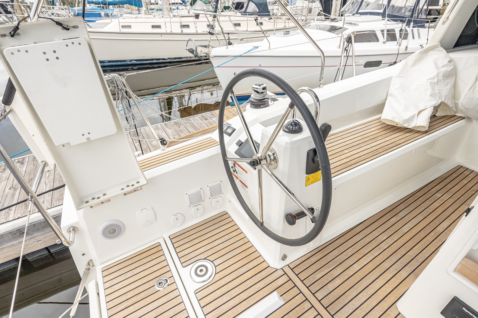 2023 Beneteau 38.1 - Image 15