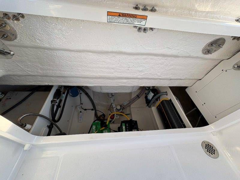2026 Robalo R230 Center Console - 19