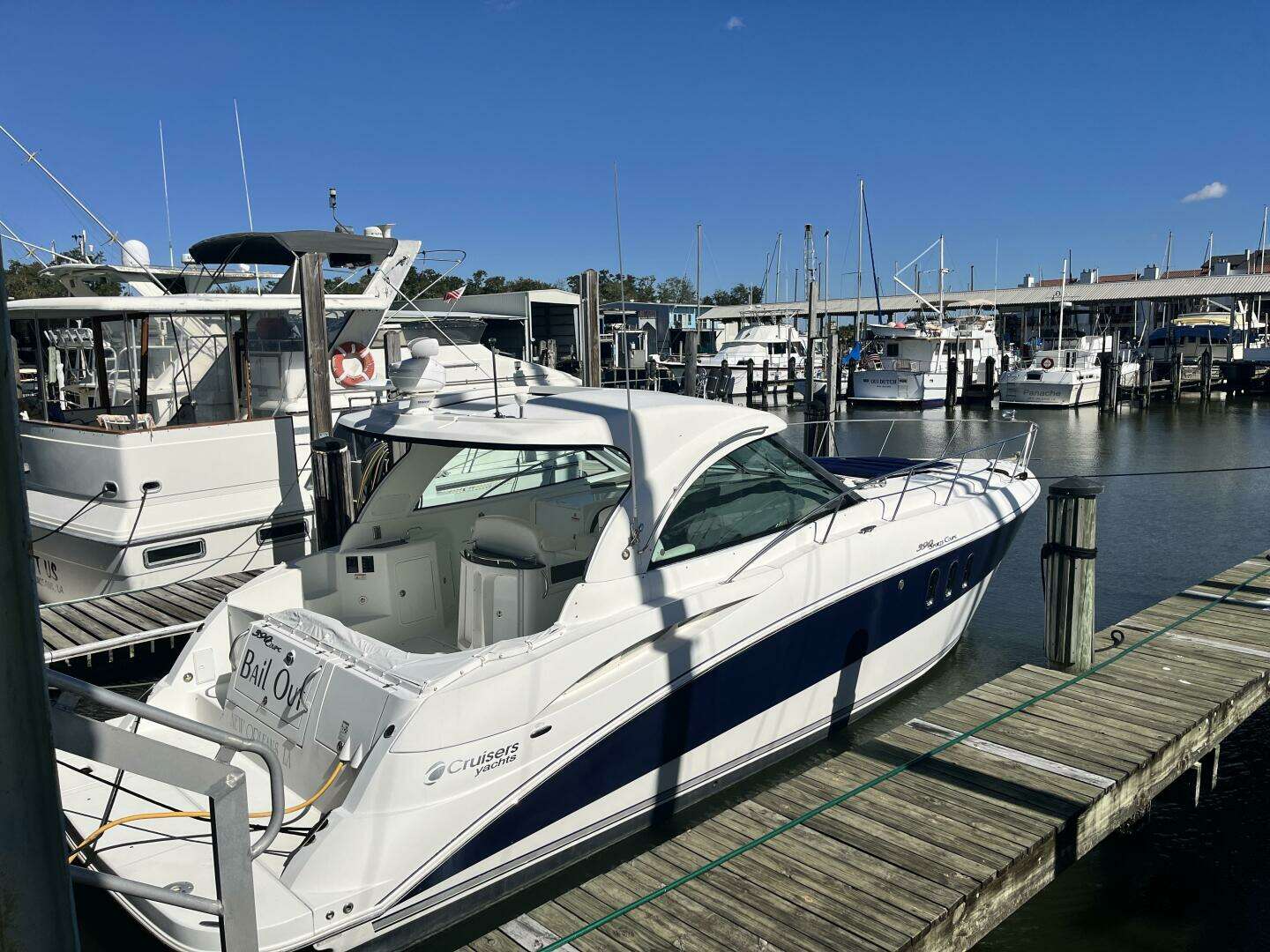 2008 Cruisers Yachts 390 Sport Coupe - Image 6