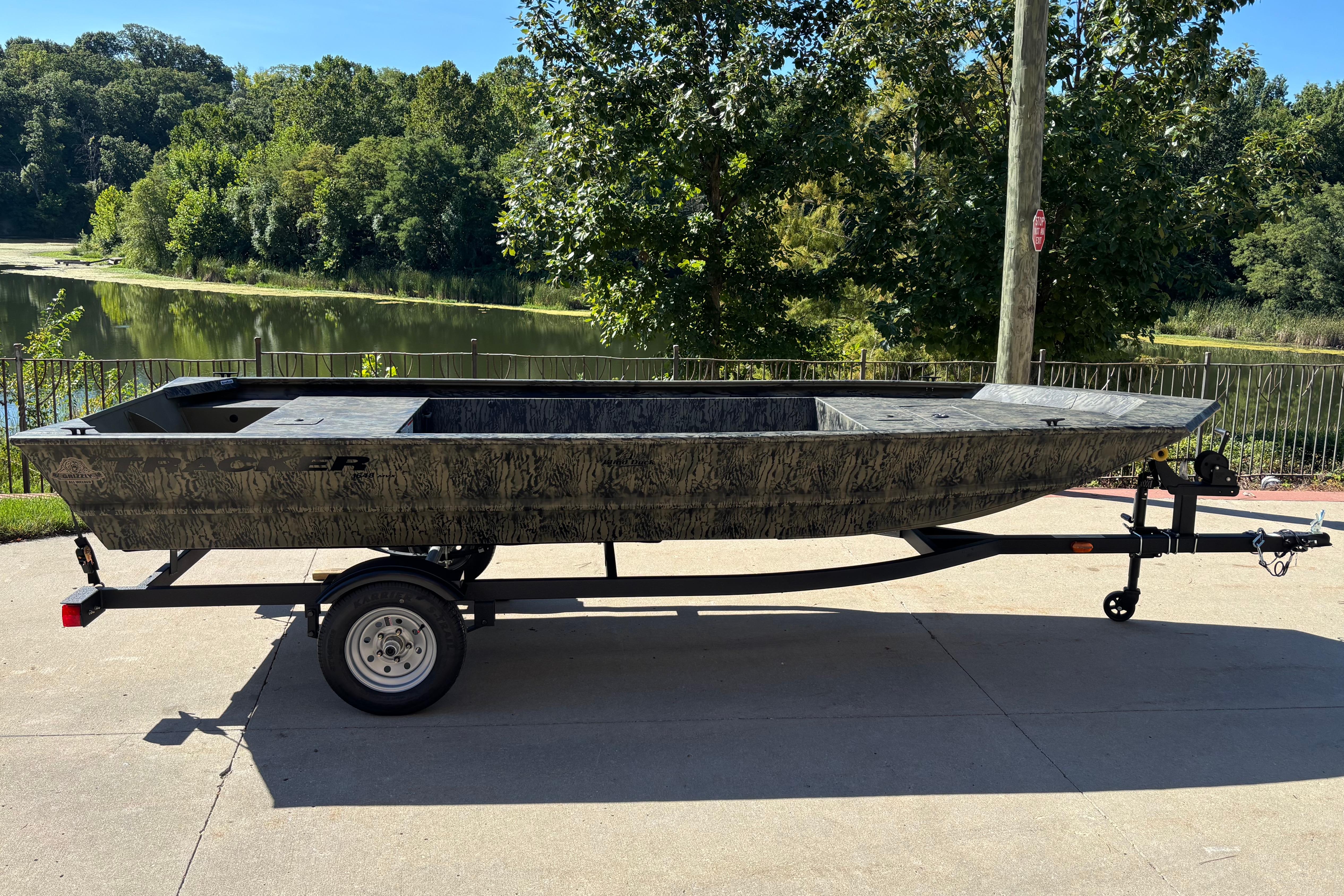 2026 Tracker Grizzly 1648 Utility