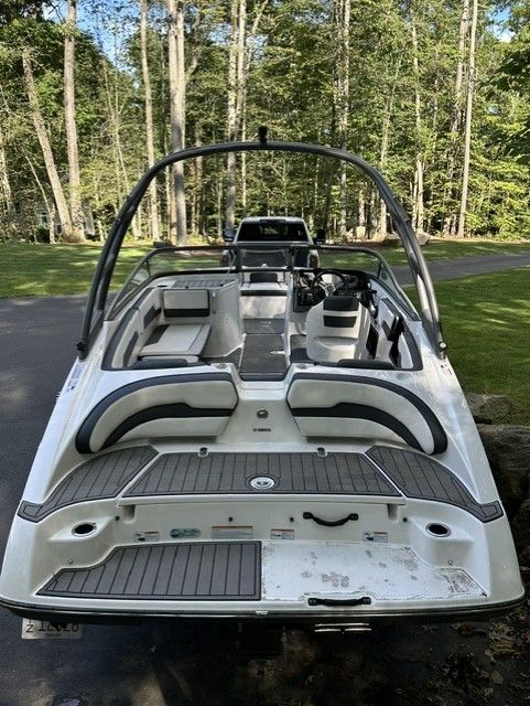 2019 Yamaha AR195 on a trailer, surrounded by trees, featuring gray and white seating.