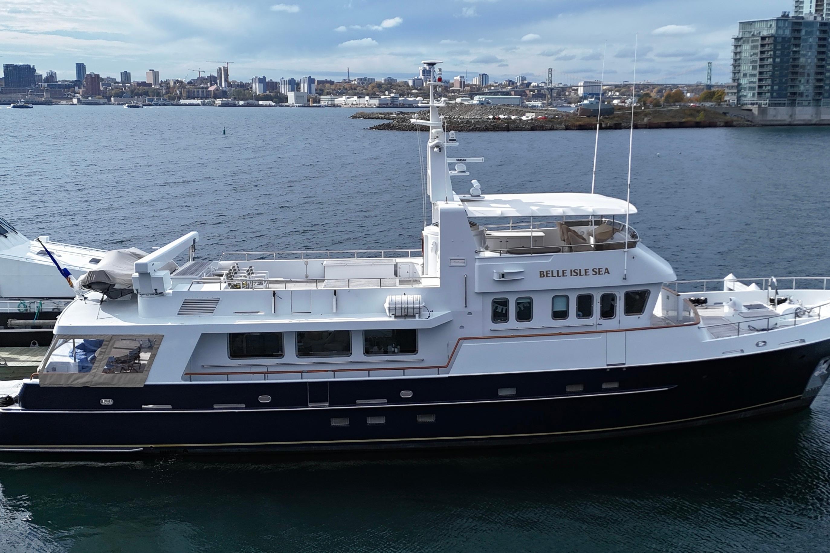 Luxurious 2001 Doogersbank Vipack yacht docked in a scenic harbor.