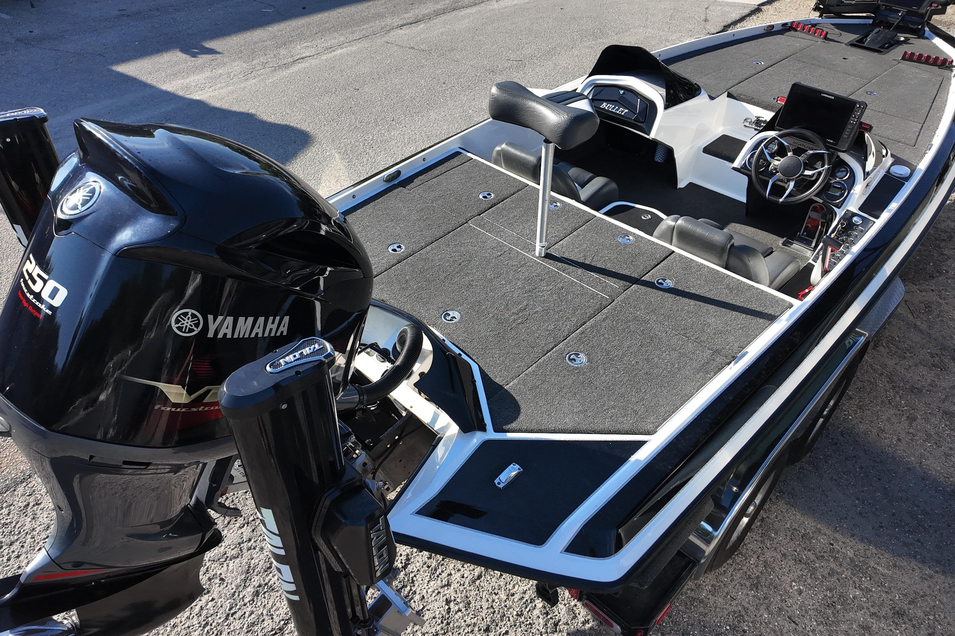 2022 Bullet 21SDC boat with Yamaha 250 engine, featuring spacious deck and modern controls.