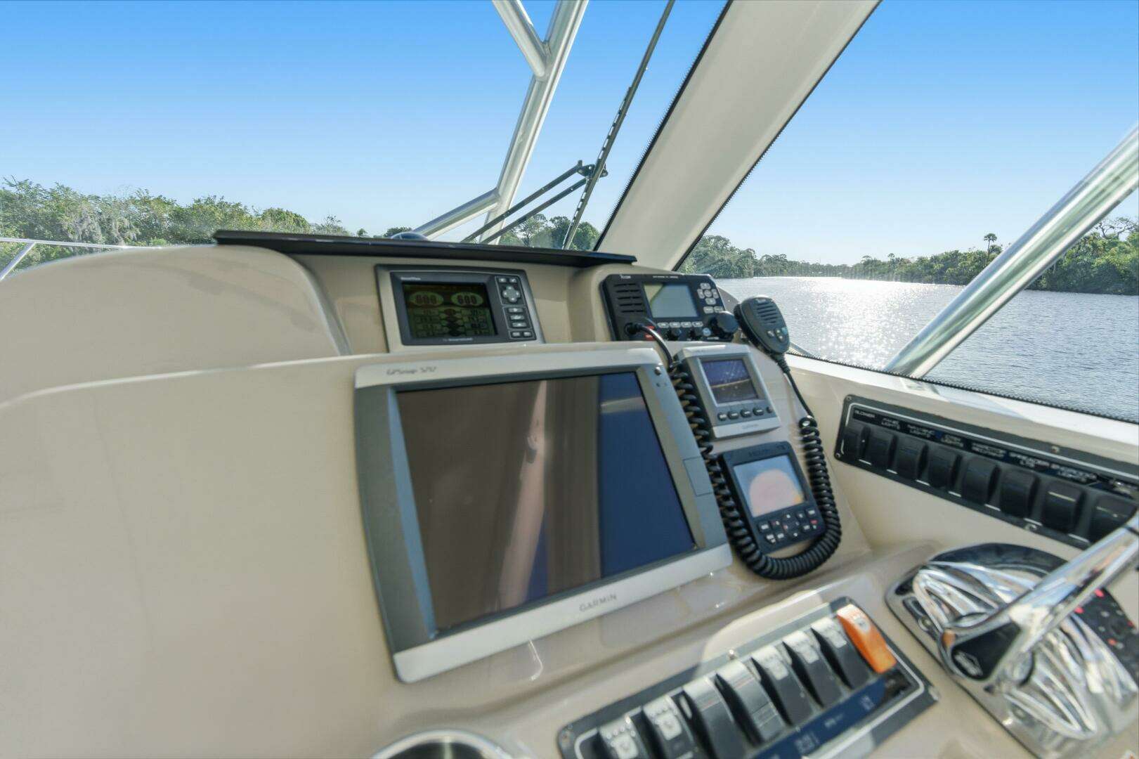 2011 Tiara Yachts 3100 Open - Image 22