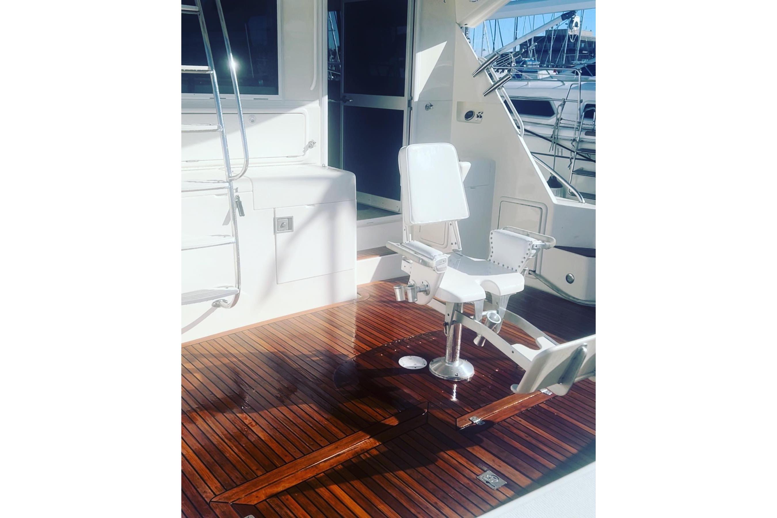 2000 Riviera 48 Enclosed Flybridge with teak deck and fishing chair.