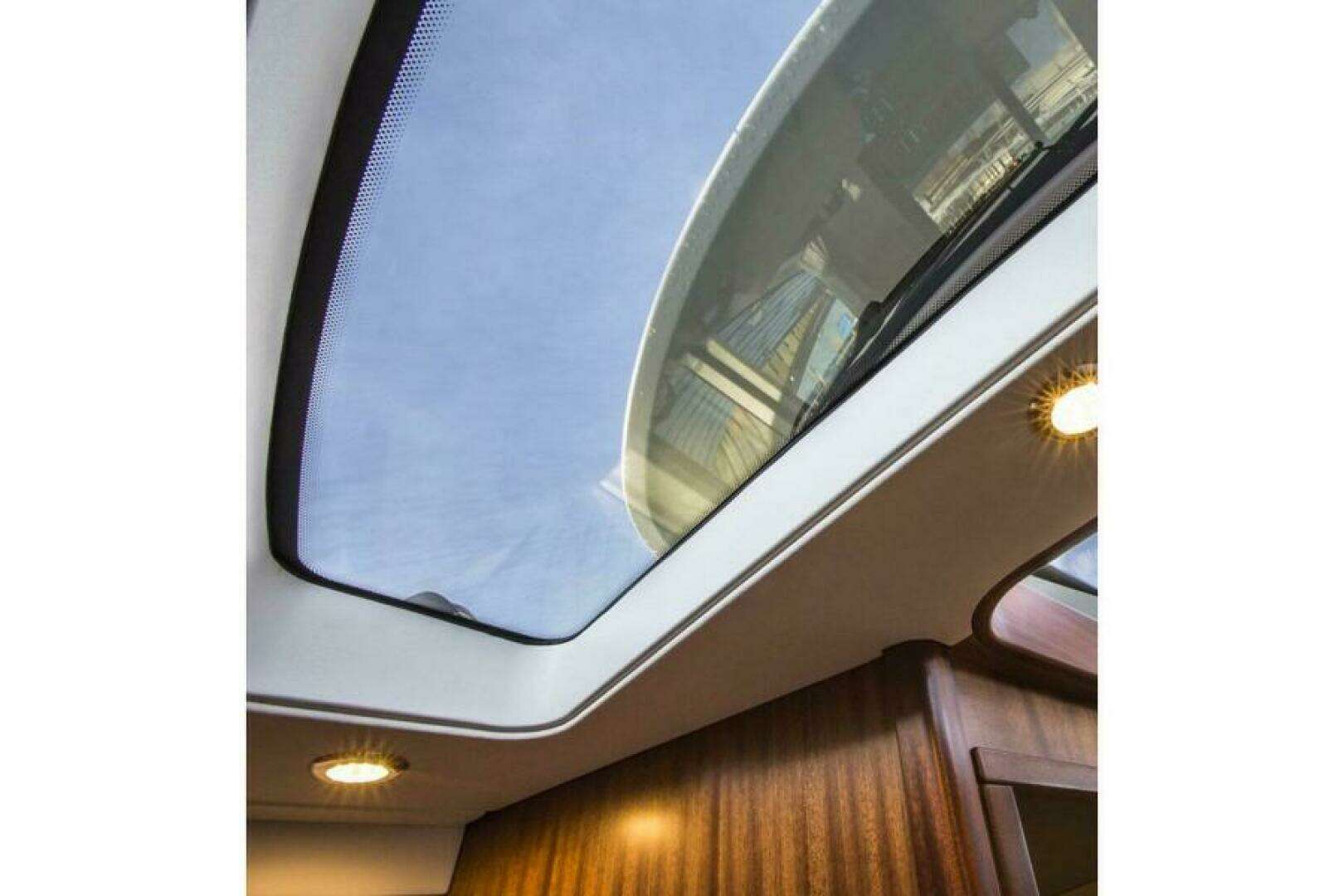 2025 Nimbus 405 Flybridge - Image 4
