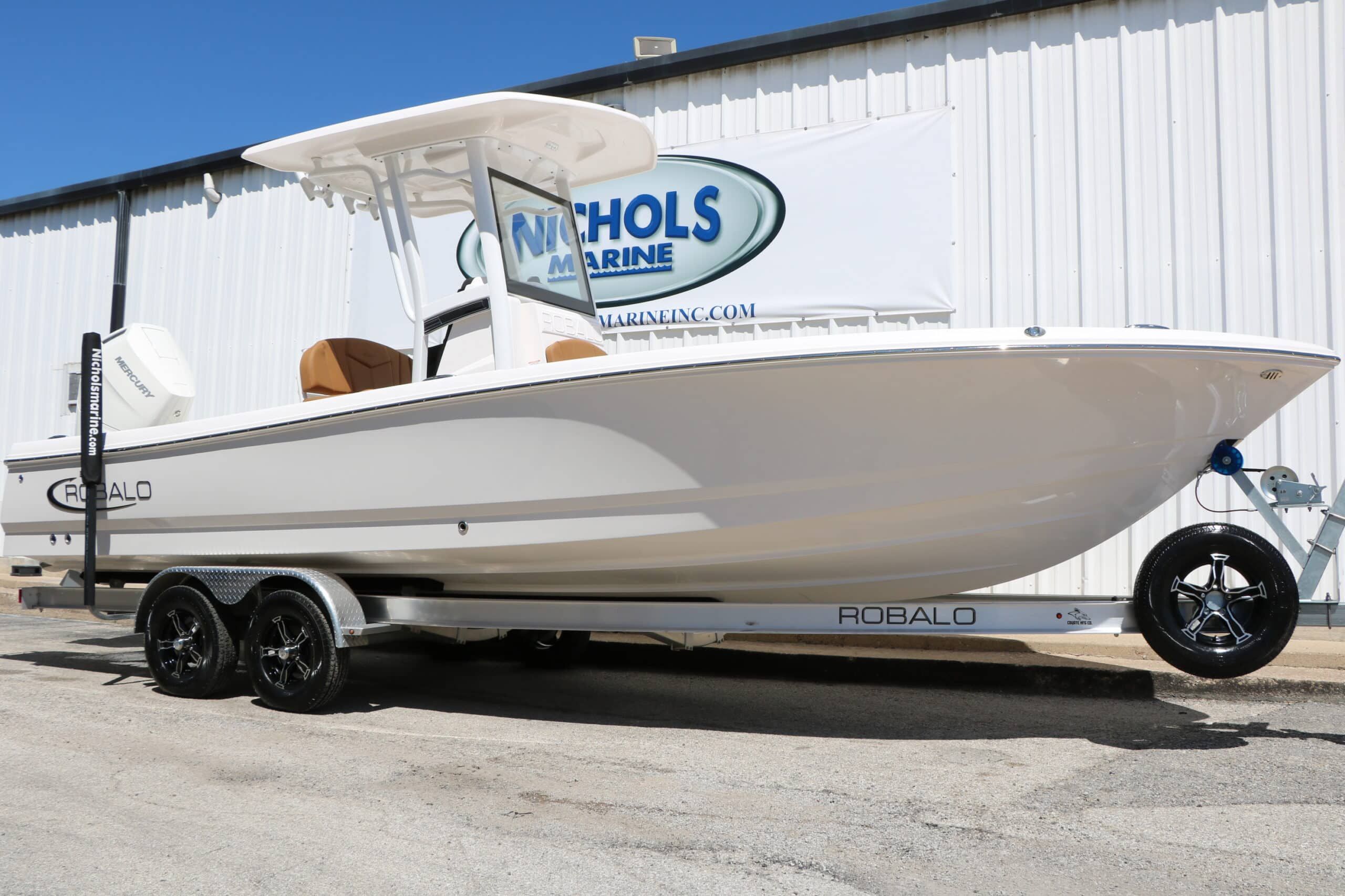 2026 Robalo 246 Cayman