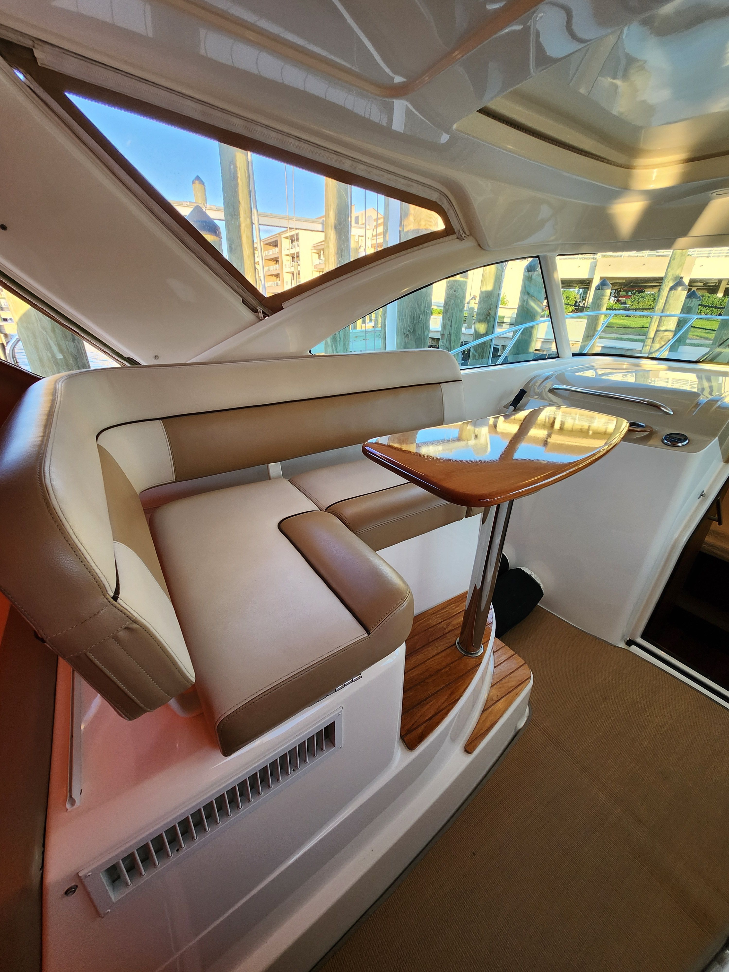 2014 Tiara Yachts 3100 Coronet - 5