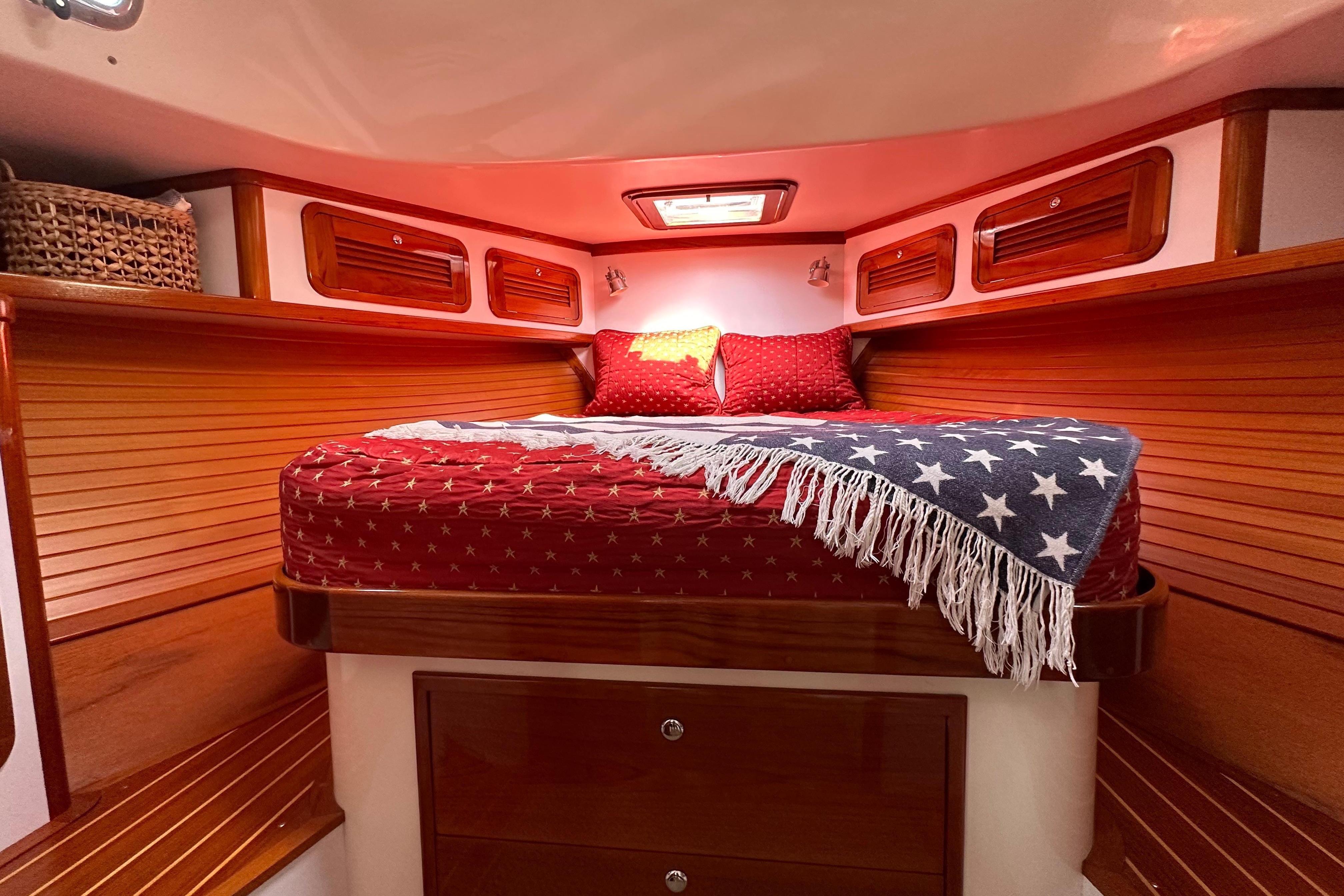 Cozy cabin interior of 2004 Bruckmann Bluestar 38 with star-patterned bedding.