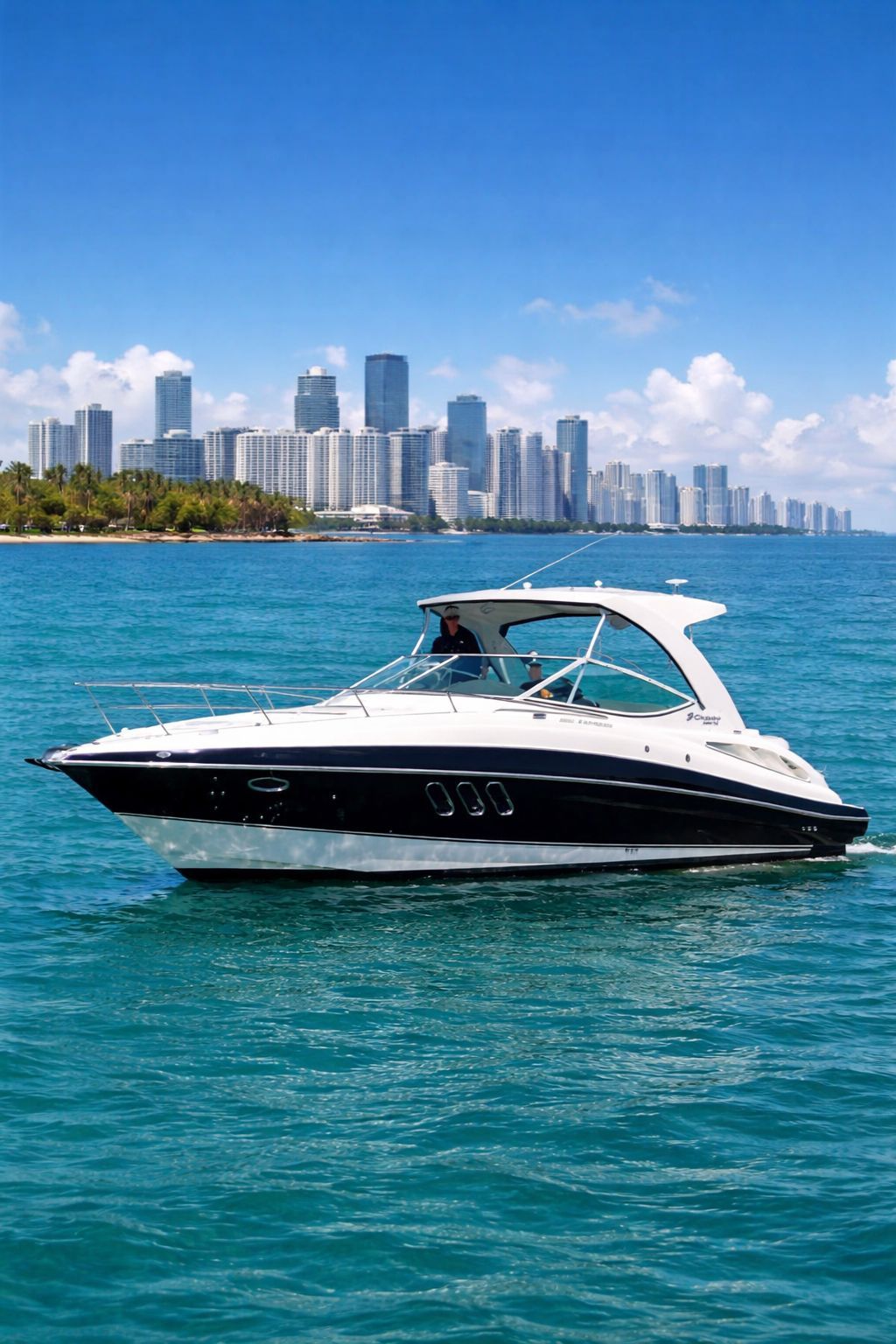 2012 Cruisers Yachts 350 Express