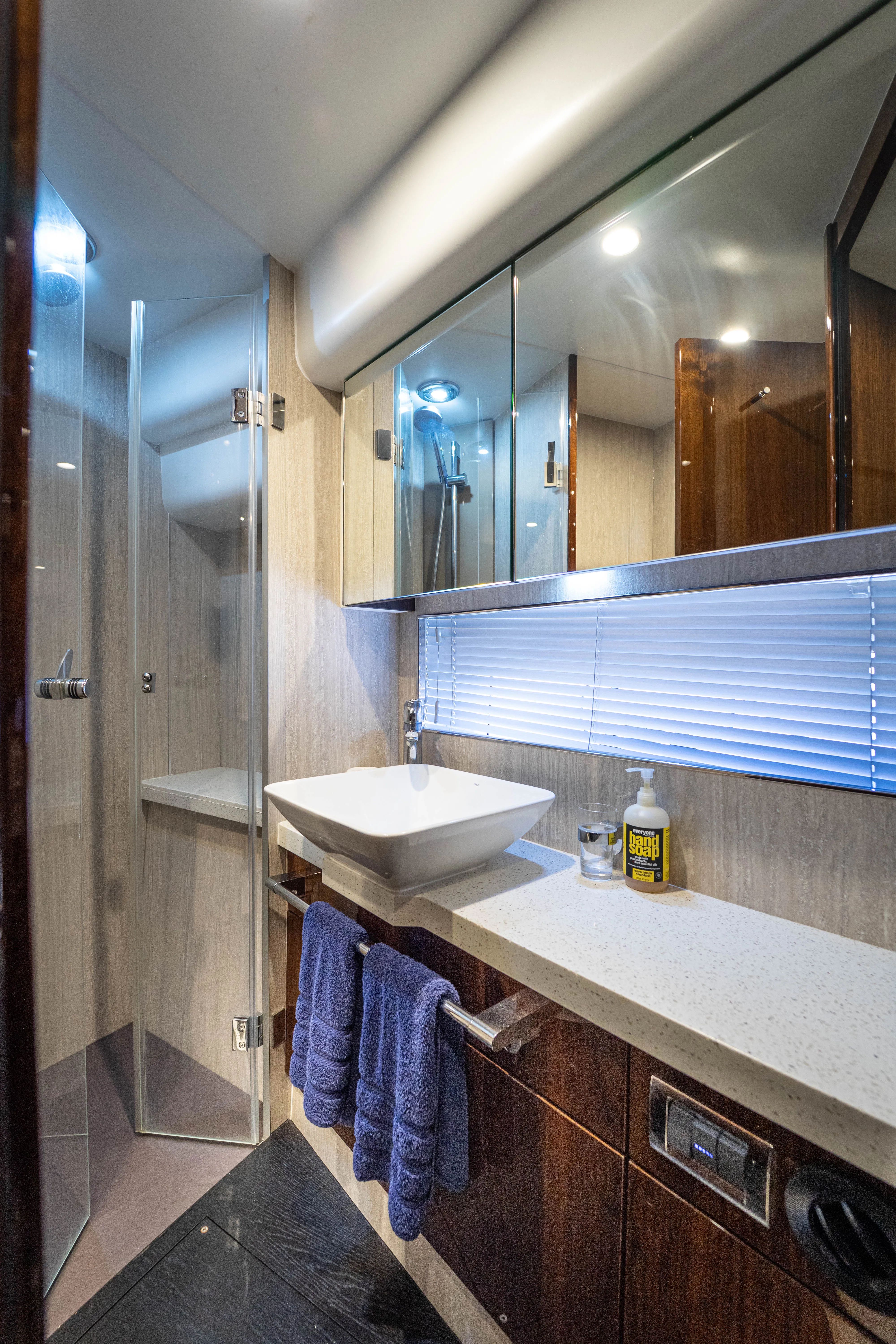 2019 Fairline Squadron 53 - Image 46