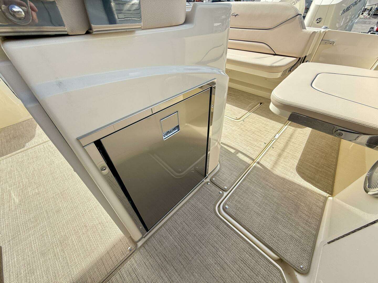 2026 Chris-Craft 31 Catalina - Image 8
