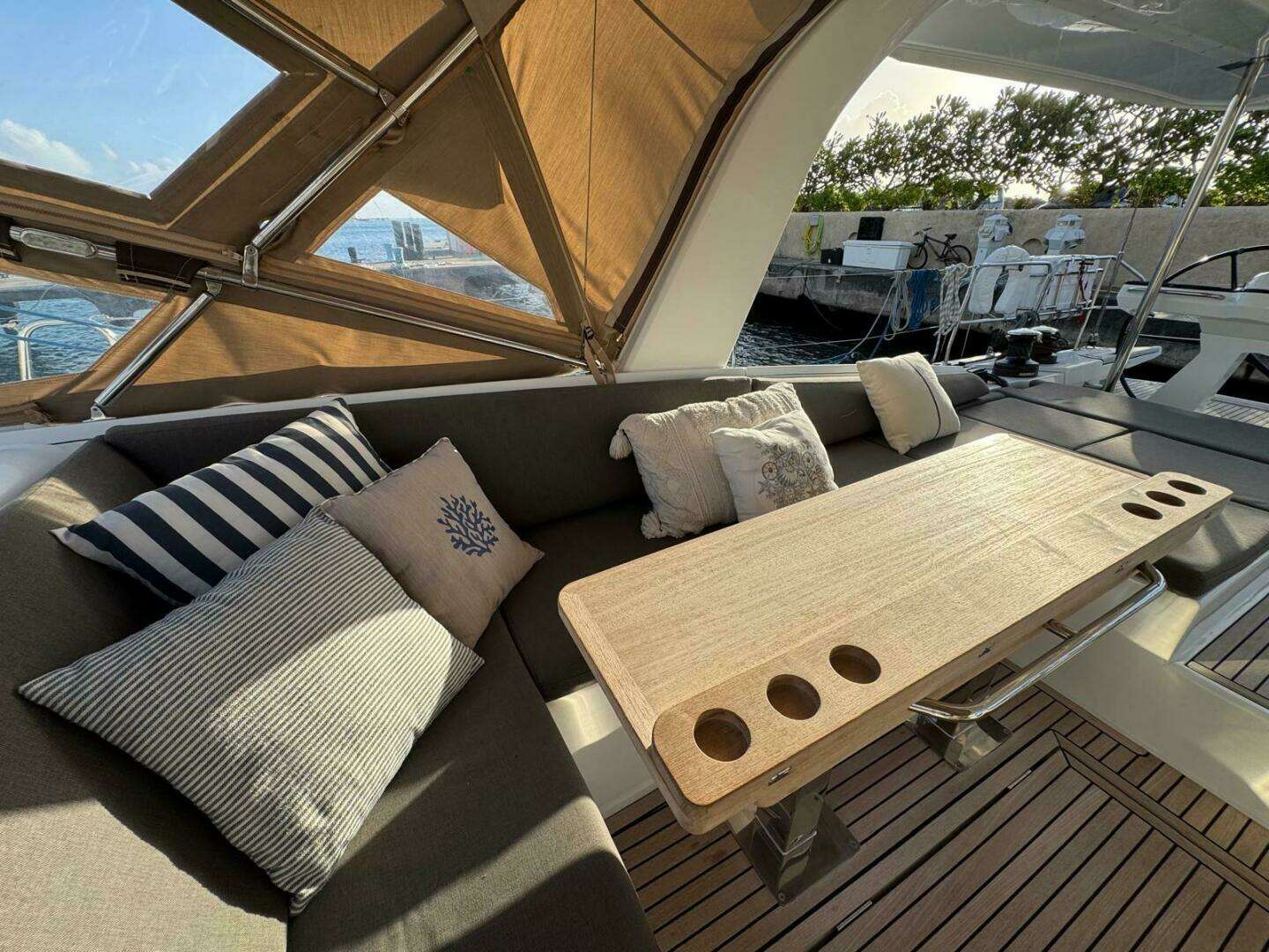 2023 Jeanneau 65 - Image 9