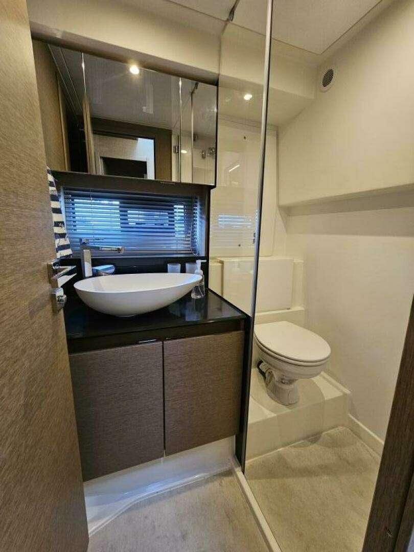 2018 Prestige 460 Fly - Image 18