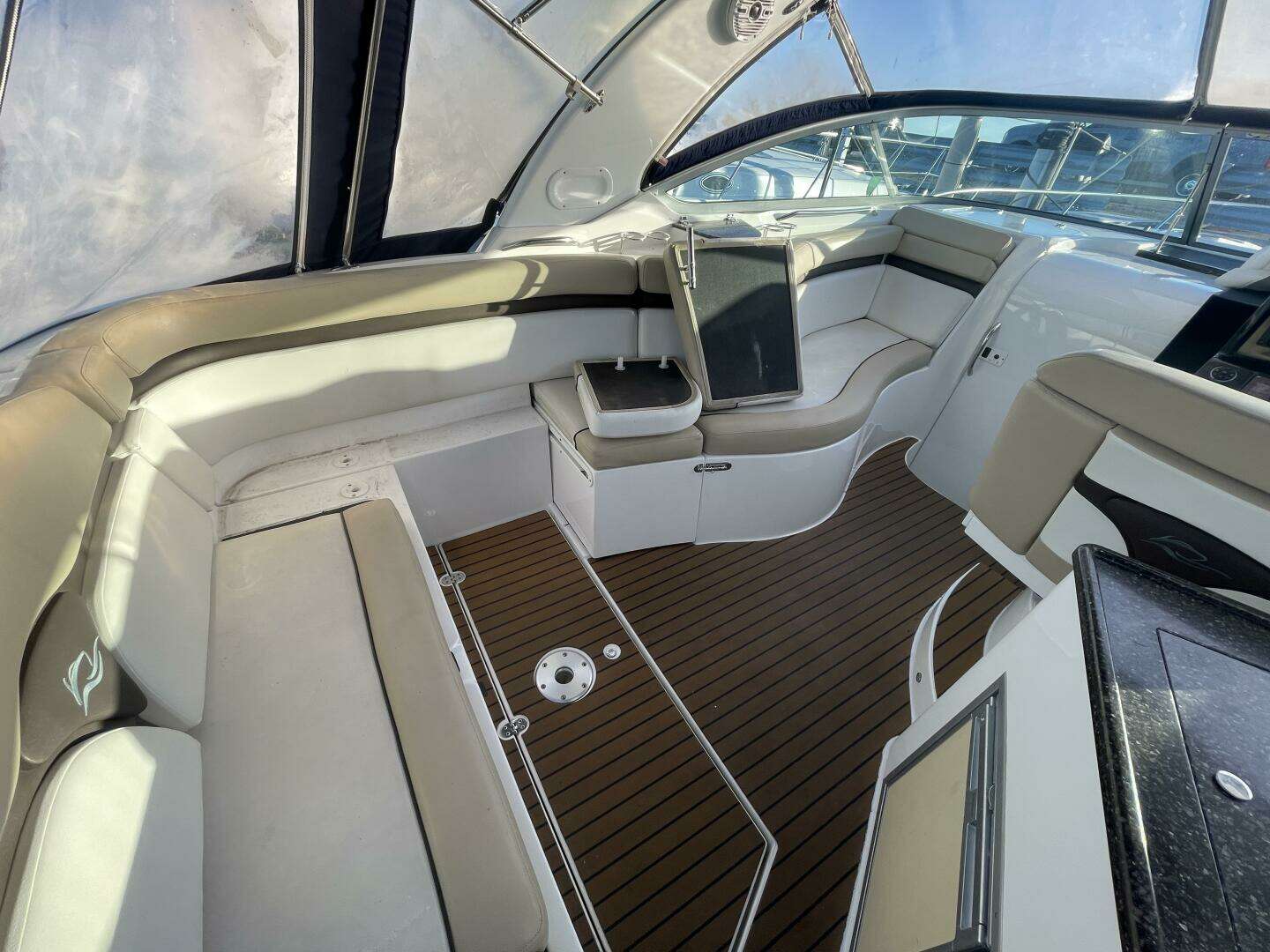 2016 Rinker 310 Express - Image 11