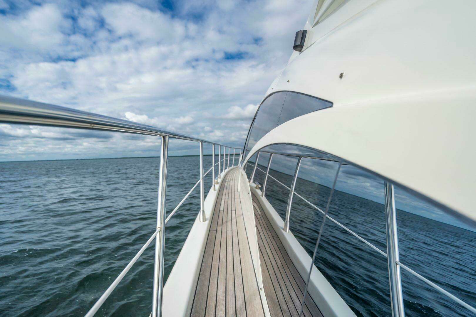 2007 Azimut 68S - Image 14