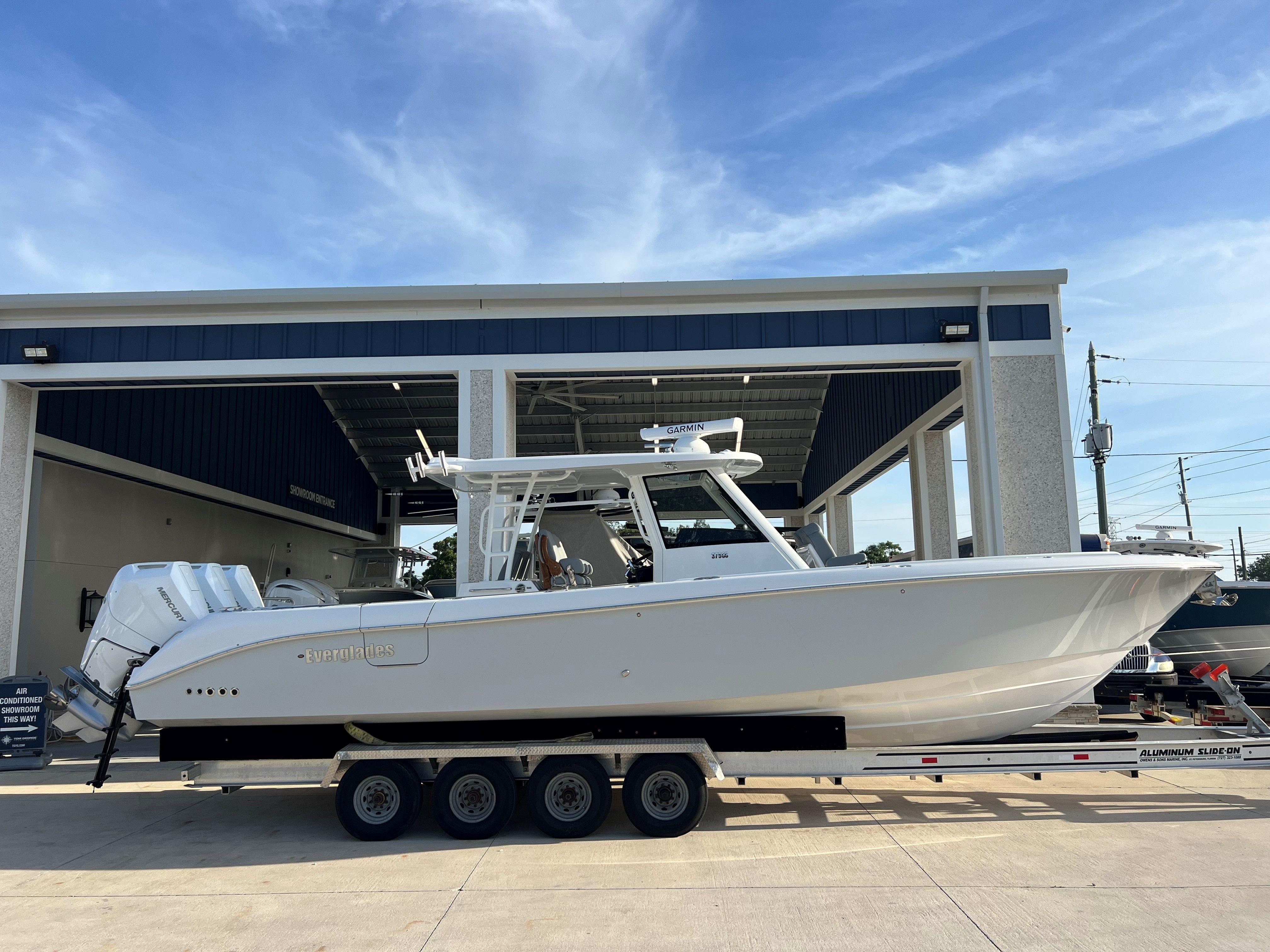 2025 Everglades 375 Center Console